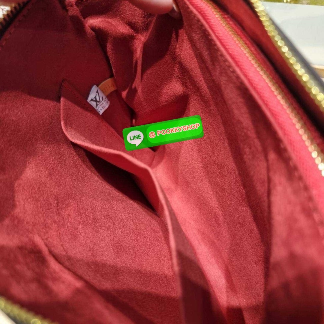 LV coussin pm bag 🔆 Details กระเป๋าสะพายกึ่งคลัชท์ สุดล้ำ ดีไซน์ใหม่ สีลิมิเต็ด ล่าสุดจากเคาน์เตอร์ duty free มาแรงมาก ด้วยความสวยปังตั้งแต่แรกเห็น มาพร้อมสาย 2 เส้น สวยลัคชูแบบสับๆ มีสายโซ่ที่มีดีเทลละเอียดไม่ซ้ำ และสายสปอร์ตครอสบอดี้ ที่จะคล้องไ