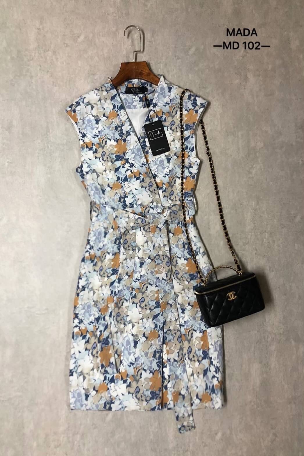 Dress ผ้าลายทรงป้ายหน้า ผูกเอวเก๋ๆ รุ่นนี้ใส่เป็นเดรสตัวเดี่ยวหรือจะใส่เป็นเสื้อคลุมปล่อยๆก็เก๋ งานดี 👍🏻 เย็บติดซัปในทั้งตัว