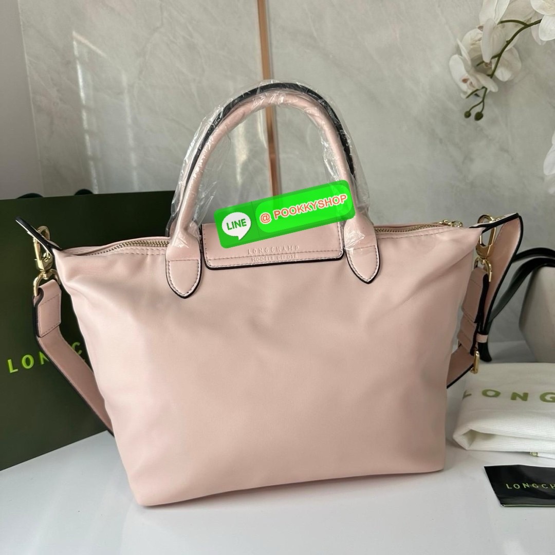 LONGCHAMP Le Pliage Xtra L Leather Handbag 🔖กระเป๋าสะพายคอสบอดี้ รุ่นใหม่โด่ดเด่นลูกเล่นของลูกปัดห้อยสีสันสดใส ทำให้กระเป๋าดูมีลูกเล่นมากขึ้น 🔖วัสดุ : หนังวัวทั้งใบนิ่มน่าสัมผัส 🔖เปิด-ปิดแบบกระดุมแป็ก มีซิปปิดปากกระเป๋าอีกชั้น ป้อง