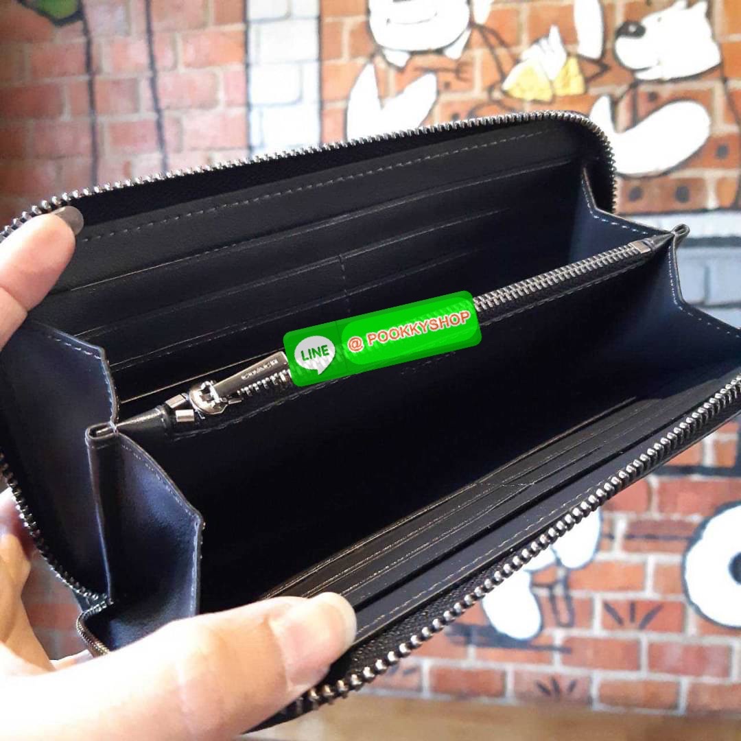 COACH F26070 MEN LONG WALLET IN SIGNATURE CANVAS WITH VARSITY STRIPE รุ่นใหม่ล่าสุด!! กระเป๋าสตางค์แถบฟ้าขาวใบยาว ดีไซน์ใหม่ สวยดูหรู ถือใช้กำลังเหมาะมือ วัสดุหนังแคนวาสเคลือบลาย เปิด-ปิดด้วยซิปรูดรอบใบ ด้านในเป็นหนังแท้ ใส่บัตรได้เยอะ ใส่ธนบัตรได้ทุกชนิด