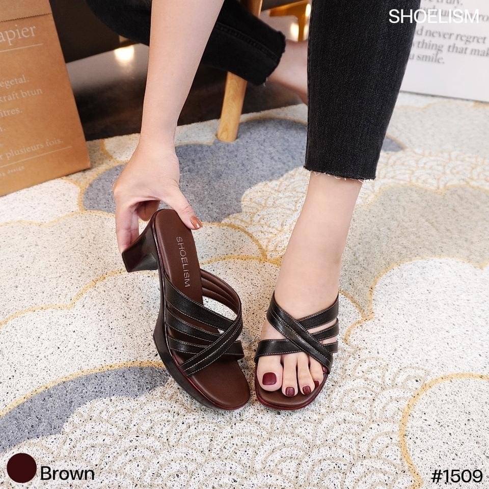 เพิ่มความมั่นใจ ด้วยความสวยสุดคลาสสิค แมกซี่2.5 ใส่เดินสบาย พื้นนุ่มน้ำหนักเบา โทนสีเอิร์ธโทน แมทชง่ายกับทุกสี พร้อมส่งทุกไซส์ สอบถามได้เลยค่า