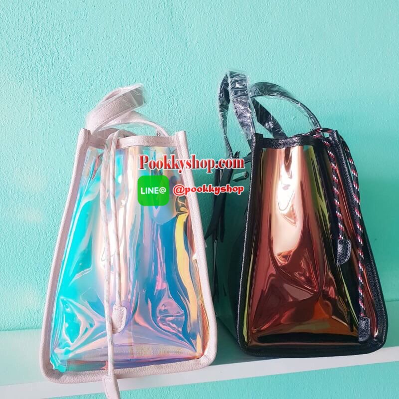 CharlesKeith women neon Color Laser letter transparent handbag CK2-20780531 รุ่นใหม่ชนช้อป สีสันสดใส ดีไซน์แนวใหม่จากแบรนด์ charles&keith วัสดุ pvc ผสมหนัง mix กันได้อย่างลงตัว รุ่นนี้มีทั้งหมด 2 ใบ ใบสั้นและกระเป๋าหูรูดด้านใน งานจริงสวยมว๊ากๆๆ บอกได้คำเด
