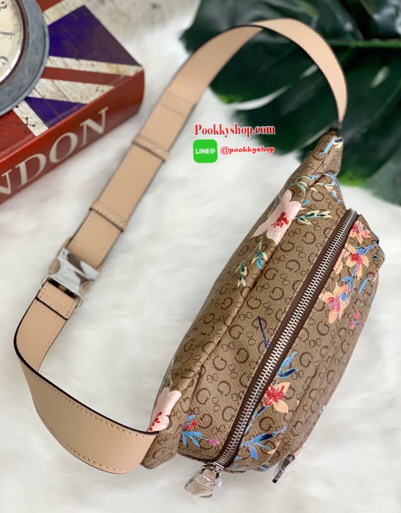 New arrival !! GUESS G LOGO FANNY PACK BELT BAG พร้อมส่ง รุ่นแนะนำเลยค๊าา กระเป๋าคาดเอว//คาดอก ได้ วัสดุ pvc อย่างดี หนังนิ่มดีมากค่ะ ตัวกระเป๋าออกแบบลาย G ทั้งใบ ผสมลาย multi floral เข้ามาได้สวยงามน่าใช้มากๆค่ะ ด้านหน้ามีโลโก้แบรนด์ และช่องซิปเล็กสำหรับใ