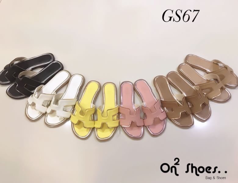 Hermes sandal new leather ช่วงนี้แม่ค้าก็จะจัดแตะมาให้ถี่ๆหน่อยนะคะ เอาใจสายชิวรุ่นนี้เป็นอีกหนึ่งที่อยากแนะนำคะ แตะหนัง Hermès พื้นปั้มแบรนด์ปั้มสวยตัวอักษรและสัญลักษณ์ชัดเจนคู่นี้งานดีมากเย็บกุ้นขอบเงาทำให้งานดูหรูขึ้น หนังสวยสุดๆไม่อยากให้พลาดคะตัวนี้