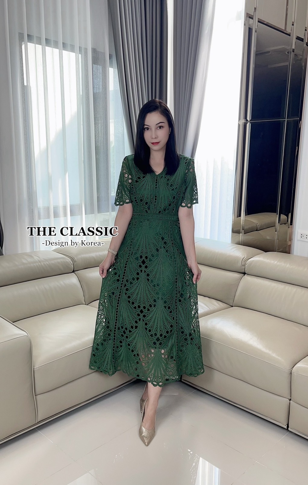 เดรสแฟชั่น เดรสยาวลูกไม้ คอวีแขนสั้น ใช้ผ้าลูกไม้เนื้อหนาอย่างดี ขึ้นลวดลายดอกไม้