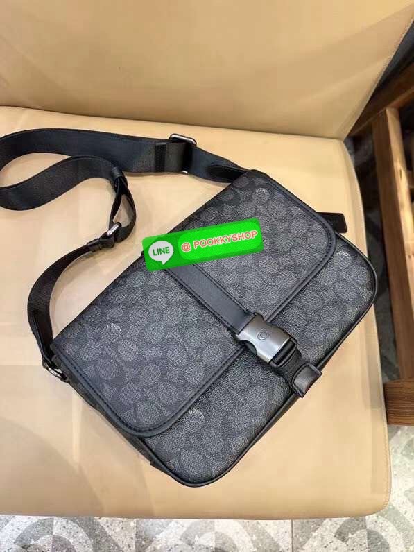 Coach League Messenger Bag PRODUCT DETAILS Smooth leather Inside multifunction pockets Speedclip closure, fabric lining Outside open pocket