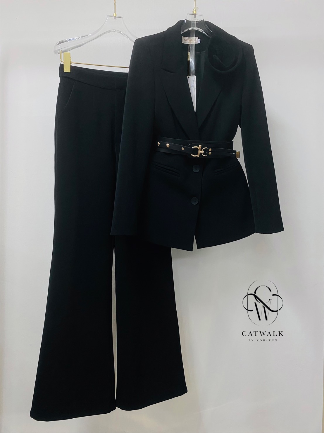 ชุดเซทแฟชั่น กับSet BLAZERปกดอกไม้+เข็มขัด+กางเกงทรงสวย