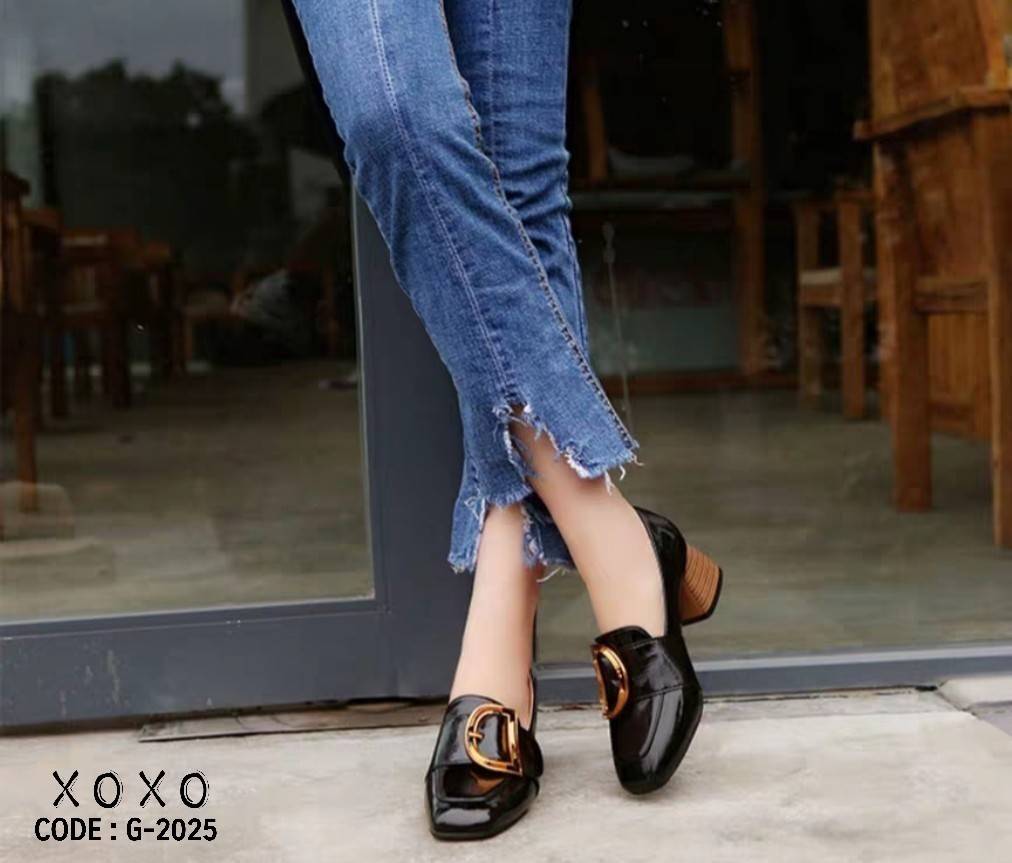 สินค้าพร้อมส่ง คัชชูสวม หน้ากว้าง ใส่สบาย สวยเก๋ ส้นไม้ มีส้นเล็กน้อย กำลังใส่สบาย วัสดุ PU ด้านบนติดอะไหล่ ทรงเหลี่ยม สวย แมทส์ชุดง่าย