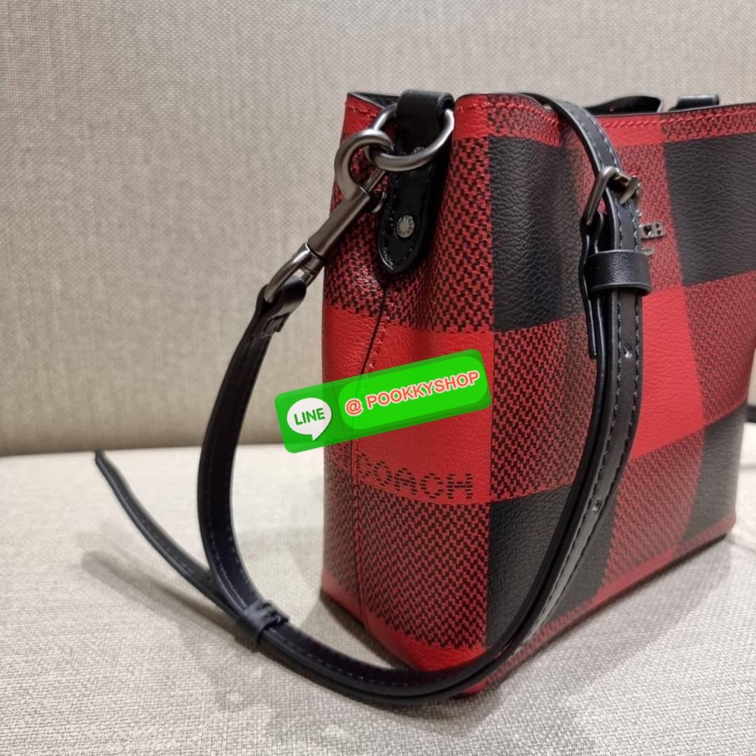 COACH 7267 MINI TOWN BUCKET BAG WITH BUFFALO PLAID PRINT คอลเลคชั่นใหม่ล่าสุด!! น้องสาวคนสวยมาแล้วจ้า สีแดงโดดเด่นต้อนรับเทศกาลคริสต์มาส 🎅🎄 กระเป๋าบัคเก็ต ไซส์มินิ ใบจริงน่ารักม้าก!! น่าใช้แบบที่สุด วัสดุหนังแคนวาสเคลือบลาย สวยคม เปิด-ปิดด