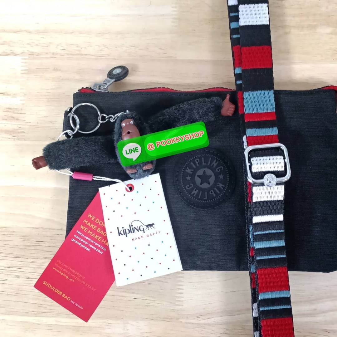KIPLING Creativity X Crossbody Bag กระเป๋าสะพายวัสดุ Nylon&Polyester 100% ขนาดกำลังน่ารัก เปิดปิดด้วยซิป มา พร้อมพวงกุญเเจลิงน้อย ด้านในมีช่องใส่ของ2ชช่อง เพิ่มตรงกลางมีช่องซิปอีก1ช่อง มีสายคล้องพวงกุญแจ ใส่ของได้จุมาๆเลยค่ะ มีสายสะพายยาวเลื่อนปรับระดับได