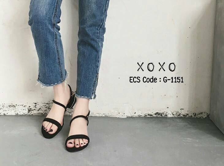 พร้อมส่ง ทันที่ แตะสวม มีส้นนิดๆๆ ส้นงานแท่ง ใส่สบาย ไม่รู้สึกเขย่งคาดหน้าหนังชามัวร์ หนั่งนุ่มมาก รุ่นนี้ใส่ได้ 2 แบบ จะเป็นส่วนด้านหน้าอย่างเดียว หรือ หลังดึงเป็นสายคาด ก็เก๋