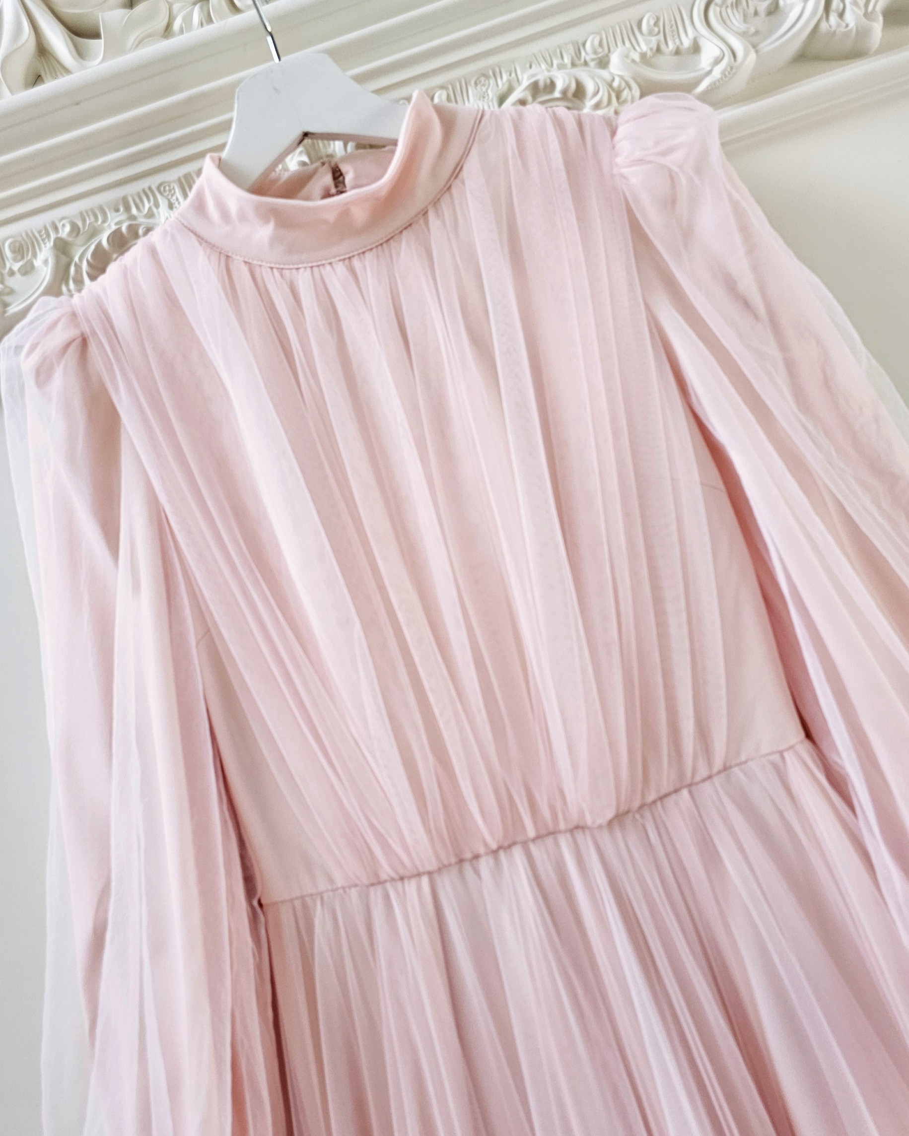 เดรสแฟชั่น แม็กซี่เดรสเสื้อคอปีนแขนยาว กระโปรงบานต่อชายรูดระบายรอบตัว มีโบว์ผูกเอว