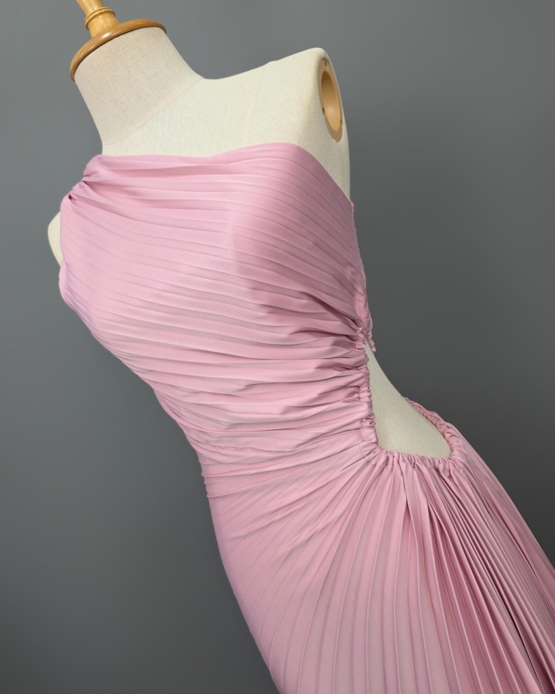 เดรสแฟชั่น เดรสเสื้อไหล่เดียว กระโปรงยาวชายเฉลียง อัดพลีททั้งตัว