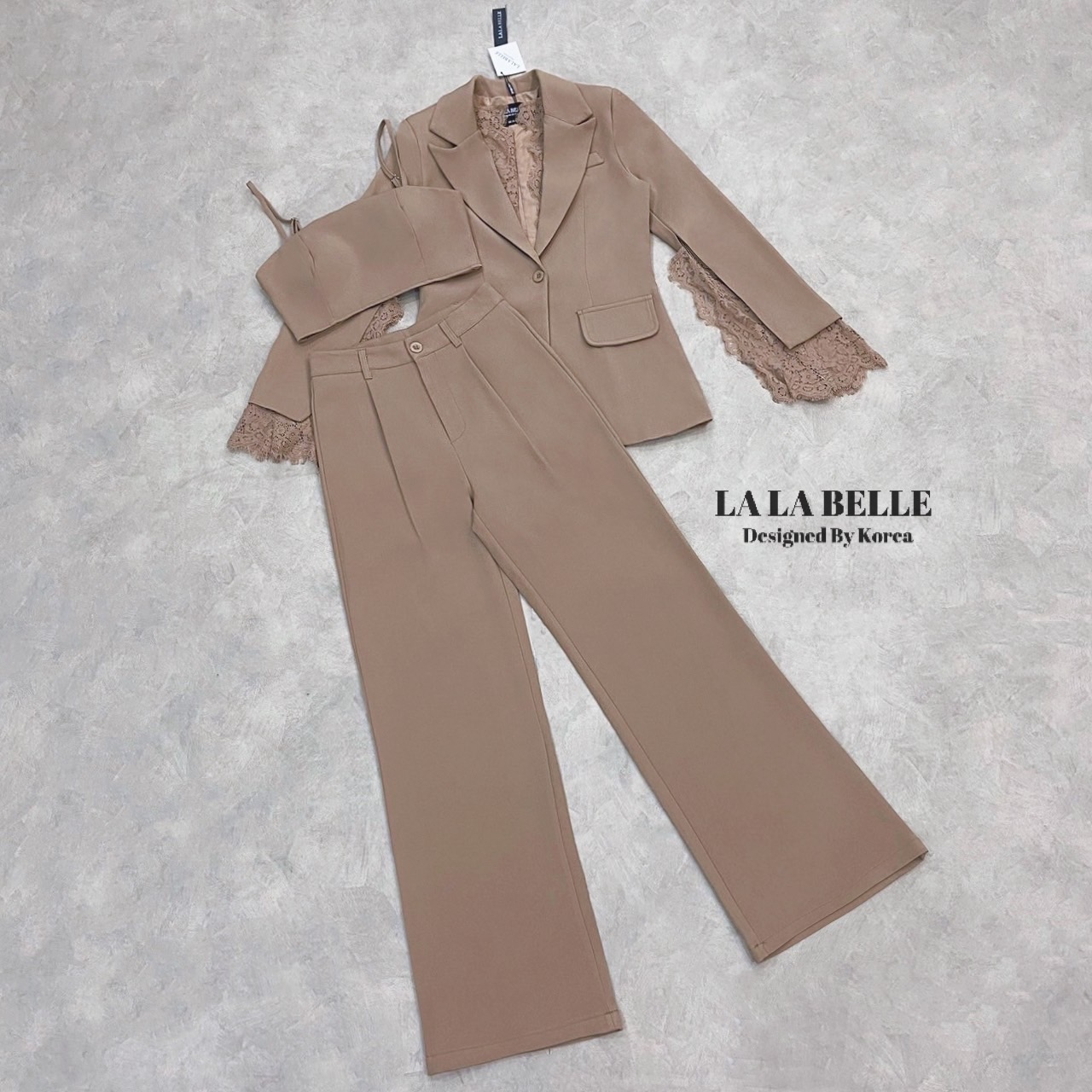 ชุดเซทแฟชั่น เซต 3 ชิ้นผ้าสูทอัดกาวอย่างดีผ้าดีทรงสวย เสื้อครอปสายเดี่ยว เสื้อสูทคอปกแขนยาว เกงขายาว