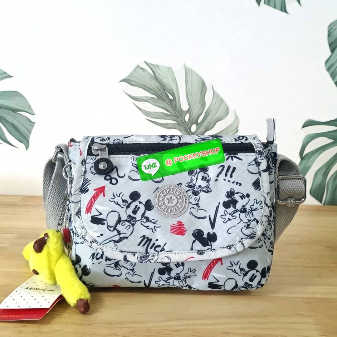 KIPLING SABIAN CROSSBODY MINI BAG กระเป๋าสะพายข้าง วัสดุ Nylon & Polyester 100% ขนาดเล็กกำลังน่ารัก เปิด-ปิดด้วยฝาปิดกระดุมแม่เหล็กและซิปแบรนด์ ด้านในทีแท็กแบรนด์