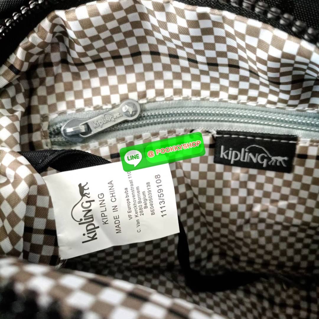 KIPLING ELISE HANDBAG กระเป๋าถือและสะพายไหล่ วัสดุ Nylon +Polyester ขนาดกำลังพอดี จุของได้มาก มีหูจับสองสาย ถือสะดวก น้ำหนักเบา มีช่องซิป ด้านหน้า ช่อง กระเป๋าหลักเปิด-ปิดด้วยซิป มี3 ช่องว่างใส่ของได้จุมากๆ ใส่มือถือได้ กระเป๋าสตางค์ใบยาว และ เครื่องสำอาง