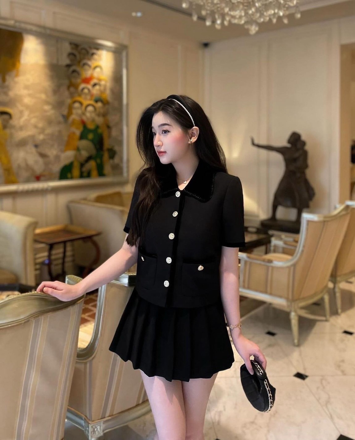 ชุดเซทแฟชั่น Set 2 ชิ้น สีดำเสื้อครอปแขนสั้น ดีเทลเย็บต่อคอปกและกุ๊นผ้ากำมะหยี่