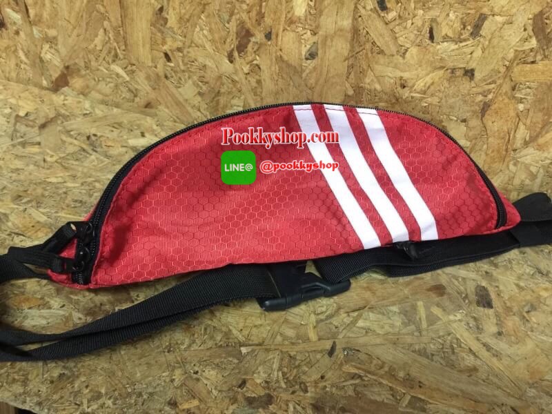 พร้อมส่ง ..... Adidas Originals National Waist Pack Factory กระเป๋าคาดอกและเอว เป็นอีกรุ่นที่ได้รับความนิยมเป็นอย่างมาก ด้วยแบบและดีไซน์ขนาดที่พอเหมาะ ใช้ได้ทุกเพศทุกสไตล์ กระเป๋าทำจากผ้าไนลอนลื่น น้ำหนักเบา ขนาดกำลังดี ดีจุของได้เยอะคะ เปิด-ปิดด้วยซิป ด้