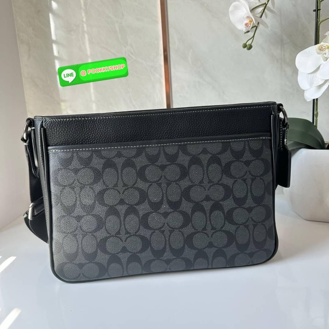 COACH DISTRICT CROSSBODY IN SIGNATURE CANVAS CH078 🔖กระเป๋าสะพายคอสบอดี้ทรงสีเหลี่ยม 🔖วัสดุ : canvas, ตัดขอบหนัง pebble leather 🔖 เปิด-ปิดแบบซิป ด้านในมีช่องซิปและช่องอเนกประสงค์ ปิดด้วยซิปด้านบน ซับในผ้า มีช่องซิปและช่องเก็บของด้า