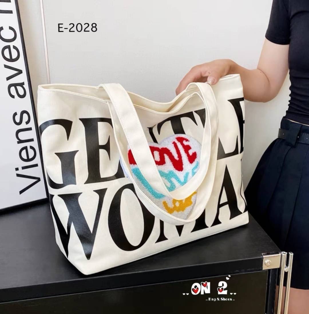 กระเป๋าผ้าทรงช้อปปิ้งGentle women ใบใหญ่ พิมพ์ลวดลายหัวใจLove love งาน แฟชั่น street wear สวยเก๋ ใส่ได้ครบทุกสิ่งอย่าง พร้อมส่ง2 สี