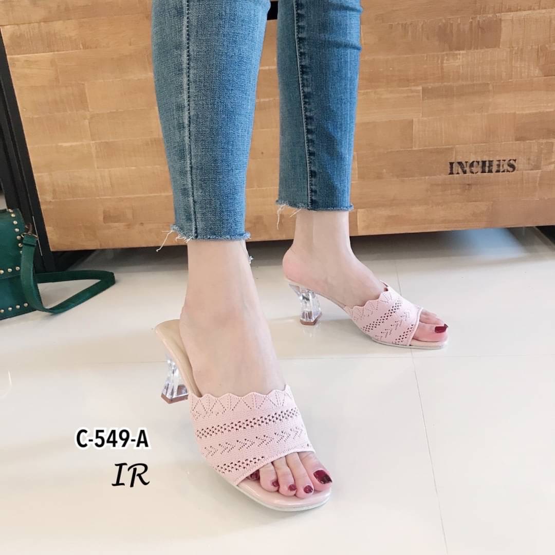 แบบขายดี!!! พร้อมส่ง เกินคำบรรยายสำหรับรุ่นนี้ มีความใส่สวยเริ่ดจีจีนะ!! รองเท้าทรงสวมวัสดุผ้าไหมญี่ปุ่นขอบหยักส้นสูงใส สูง 2.5 นิ้ว แนะนำว่าควรจะมีติดตู้ไว้เลย แมทซ์สวยทุกชุด มีความทนทาน ใช้งานได้คุ้มค่าสุดๆ ไม่อยากให้สาวๆพลาดกันเลยจร้า