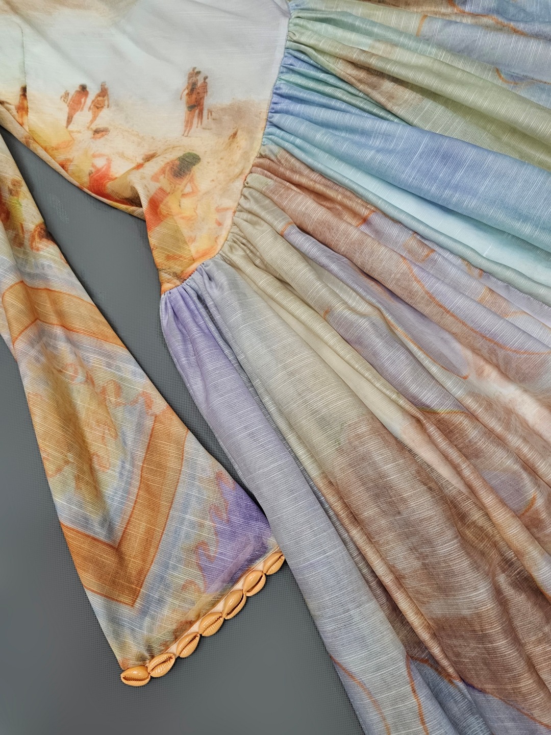 เดรสแฟชั่น เดรสเสื้อคอกลมแขนยาว ดีเทลปักด้วยเปลือกหอยที่คอเสื้อและปลายแขน