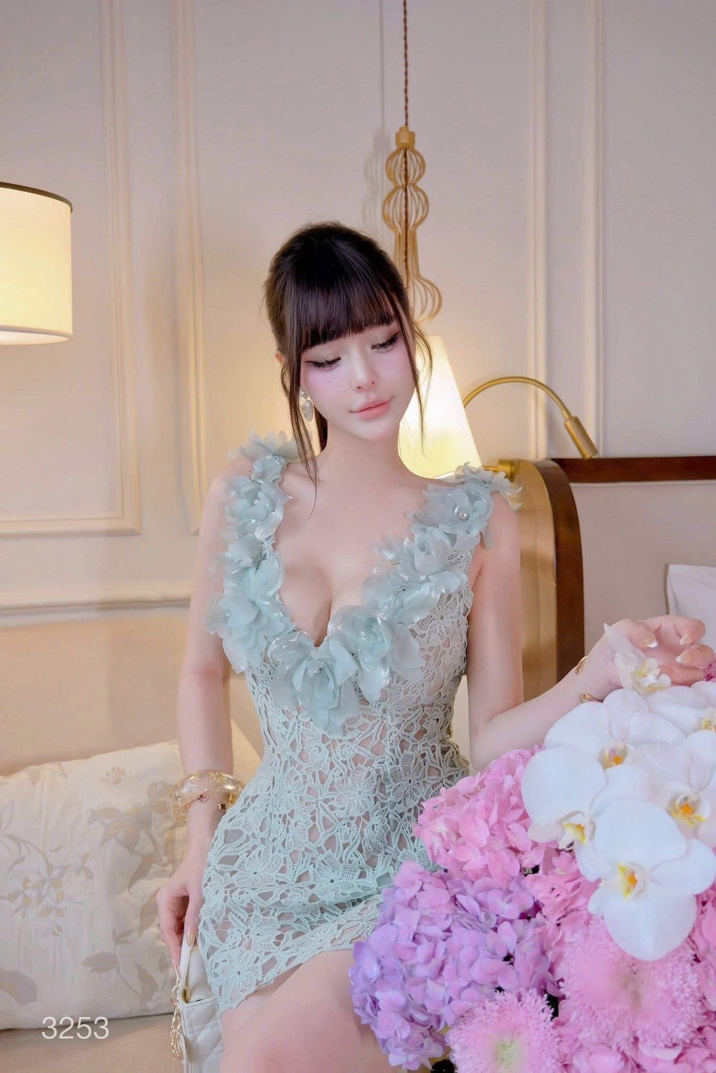 เดรสแฟชั่น มินิเดรสสีเขียวมินต์ ดีเทลผ้าลูกไม้ทั้งชุด มีซัปในสีครีมมาอย่างดี