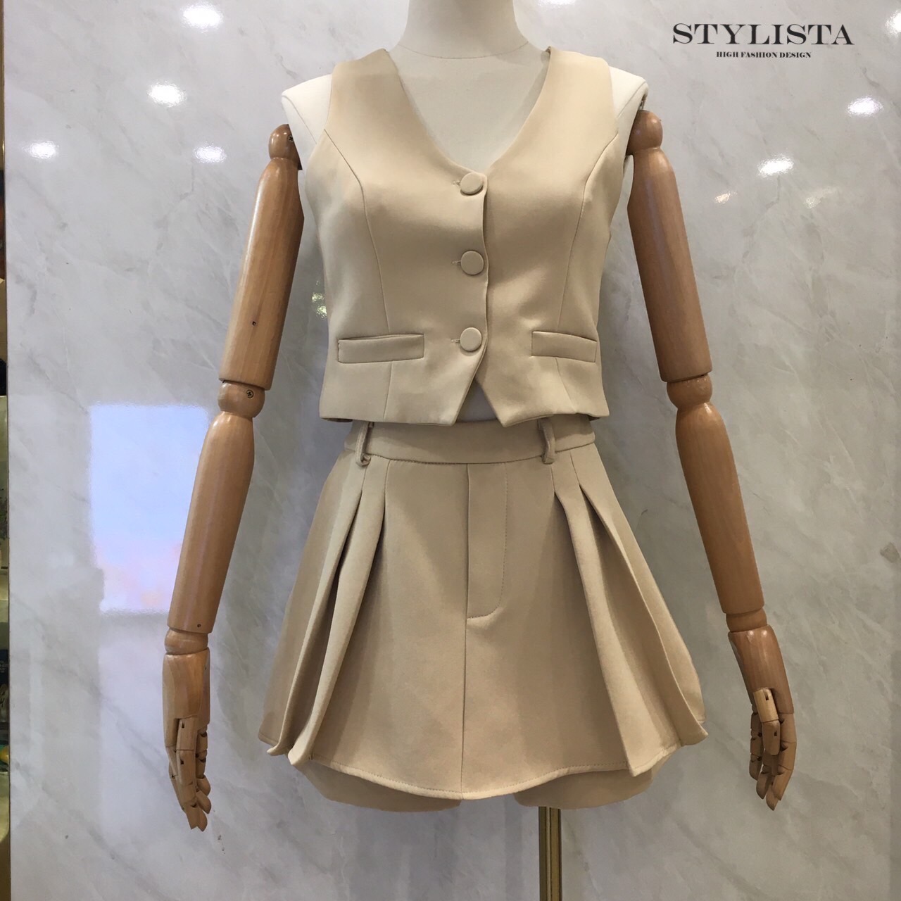 ชุดเซทแฟชั่น เซตเสื้อเบลเซอร์แขนกุด + กางเกงขาสั้นจีบหน้า