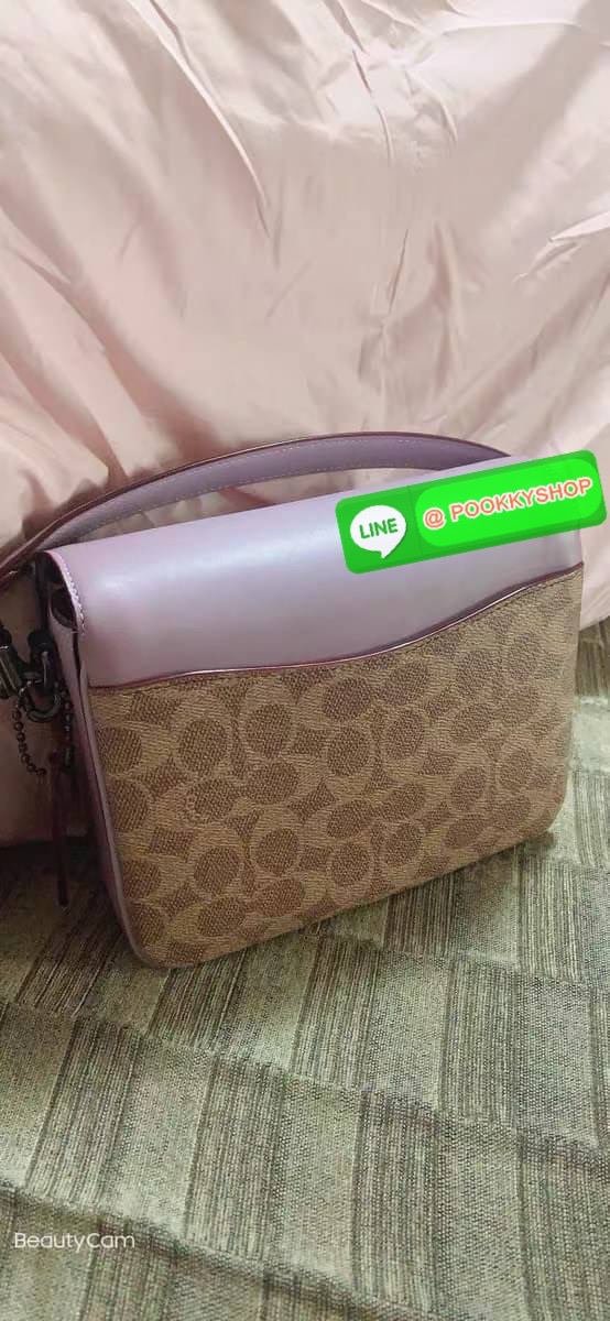 COACH 89089 CASSIE CROSSBODY 19 IN SIGNATURE CANVAS คัมแบ็คแล้วจ้า!! เรียบหรู ดูดี ต้องไอเท็มนี้เลย!! กระเป๋าสะพายข้าง สุดพิเศษ!! มีสายมาให้ถึง 3 แบบ!! สลับใช้แมทช์ตามสไตล์ได้เลย วัสดุหนังแคนวาสสลับหนังแท้ บอกเลยว่าสวยทุกสีนะคอลนี้ เปิด-ปิดด้วยตัวบิดล็อค