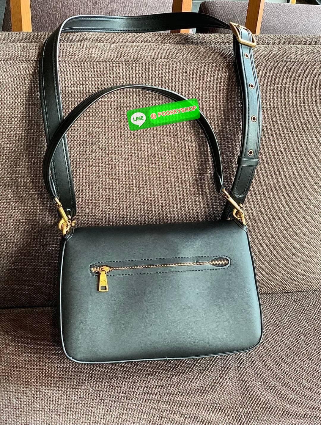 COACH SOFT TABBY SHOULDER BAG ((C4823)) 📣พร้อมส่ง รุ่นฮิต นาทีนี้ที่สาวๆต้องมีค่ะ! สุดคุ้ม! กับกระเป๋าหิ้ว//คล้องไหล่//สะพายข้างได้ หนังแท้เรียบ หรูดูสวยค่ะ เปิดปิดกระเป๋าแบบกระดุมแม่เหล็ก ประดับอะไหล่โลโก้ตัวใหญ่สวยมากๆ ภายในกระเป๋าสามารถใส่กระเป