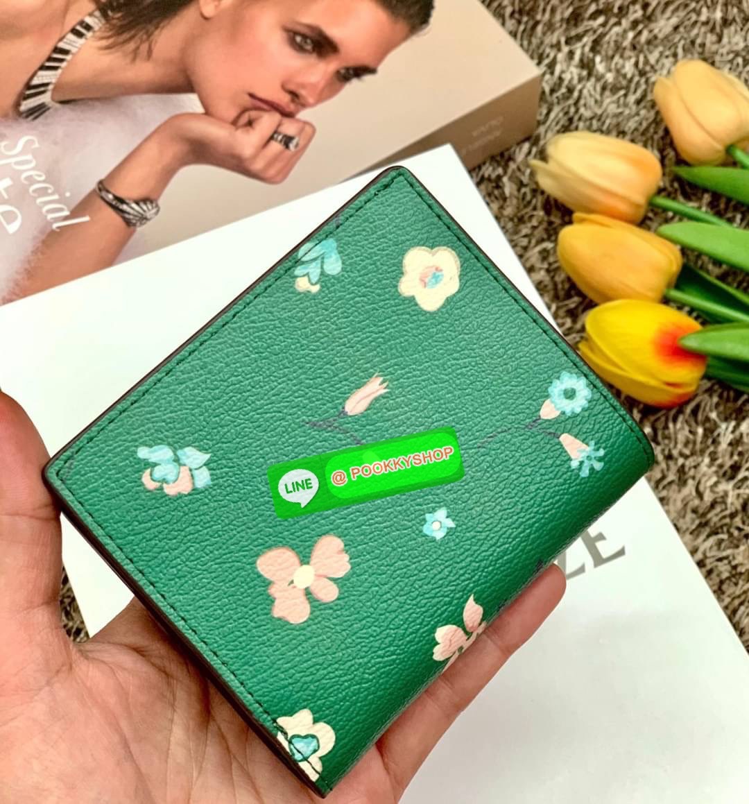 COACH SNAP WALLET ((8704//6941)) 🌍พร้อมส่ง ห้ามพลาด ก่อนหมดค่ะ! ✔️กระเป๋าเงินใบสั้น หนังแท้ แต่ละสีปริ้นลายได้สวยงาม แตกต่างกันไปค่ะ ✔️เปิด-ปิดกระเป๋าแบบกระดุม ภายในมีช่องใส่ธนบัตรตามยาว และช่องเสียบบัตร5ช่อง//มีช่องซิปแยกฝั่งห้อยด้ว