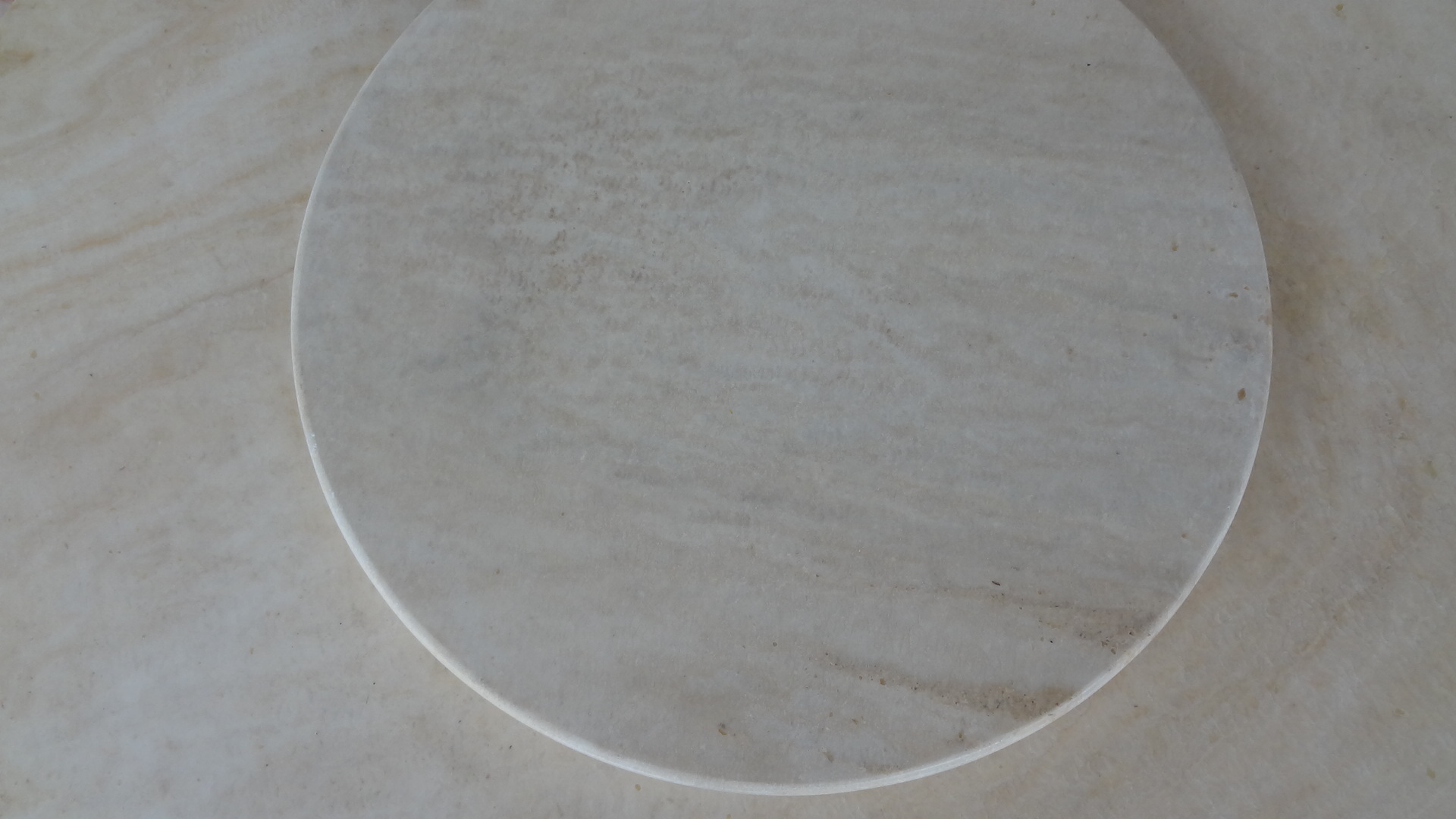 โต๊ะหินอ่อนสีน้ำผึ้งทอง ขนาด 140 เซนติเมตร เก้าอี้ 6 ตัว โต๊ะสูง 80 เซนติเมตร