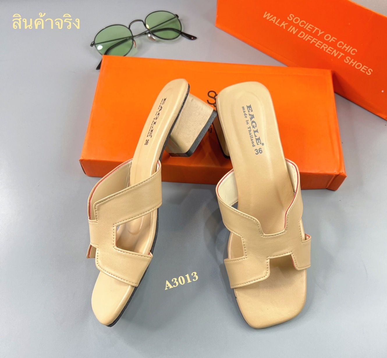 ขายดี ตลอดกาล maxi หน้าสวม H Logo รองเท้าที่หยิบมาใส่ได้บ่อยสุดแบบไม่มีเอาท์ หนังนิ่ม งานสวยใส่สบาย classy มาก ก.ไก่ ล้านตัว พื้นนิ่ม สูงเพียง 2 นิ้ว ใส่เดินยาวๆไปเลยจ้า