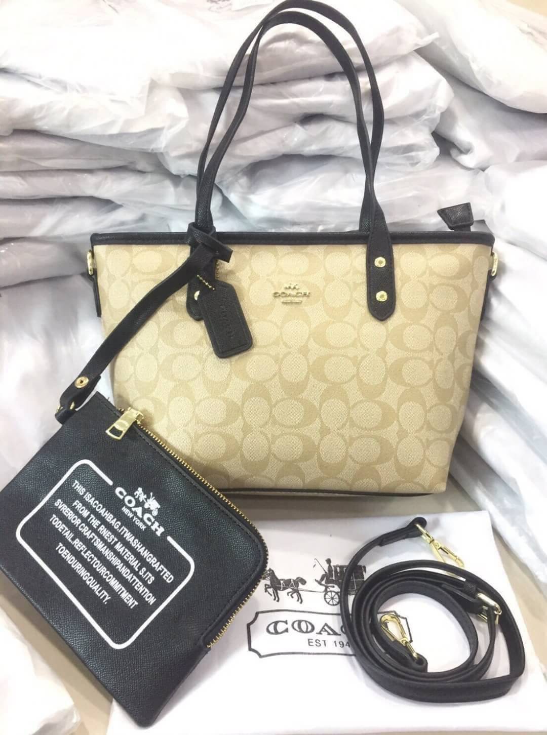 (hot)🔥🔥 Coach ทรงช้อปปิ้ง เกรดท็อปมิลเลอร์ กระเป๋าถือ สะพายข้าง งานวัสดุเกรดมิลเลอร์ทั้งใบ งานปั้ม เป๊ะทุกจุด ติดโลโก้ Coach ถุงผ้าปั้มเเบร์น coach มีใบเล็ก มีสายยาวปรับได้ ขนาดสวย รุ่นนี้ขายไวมากจ้า
