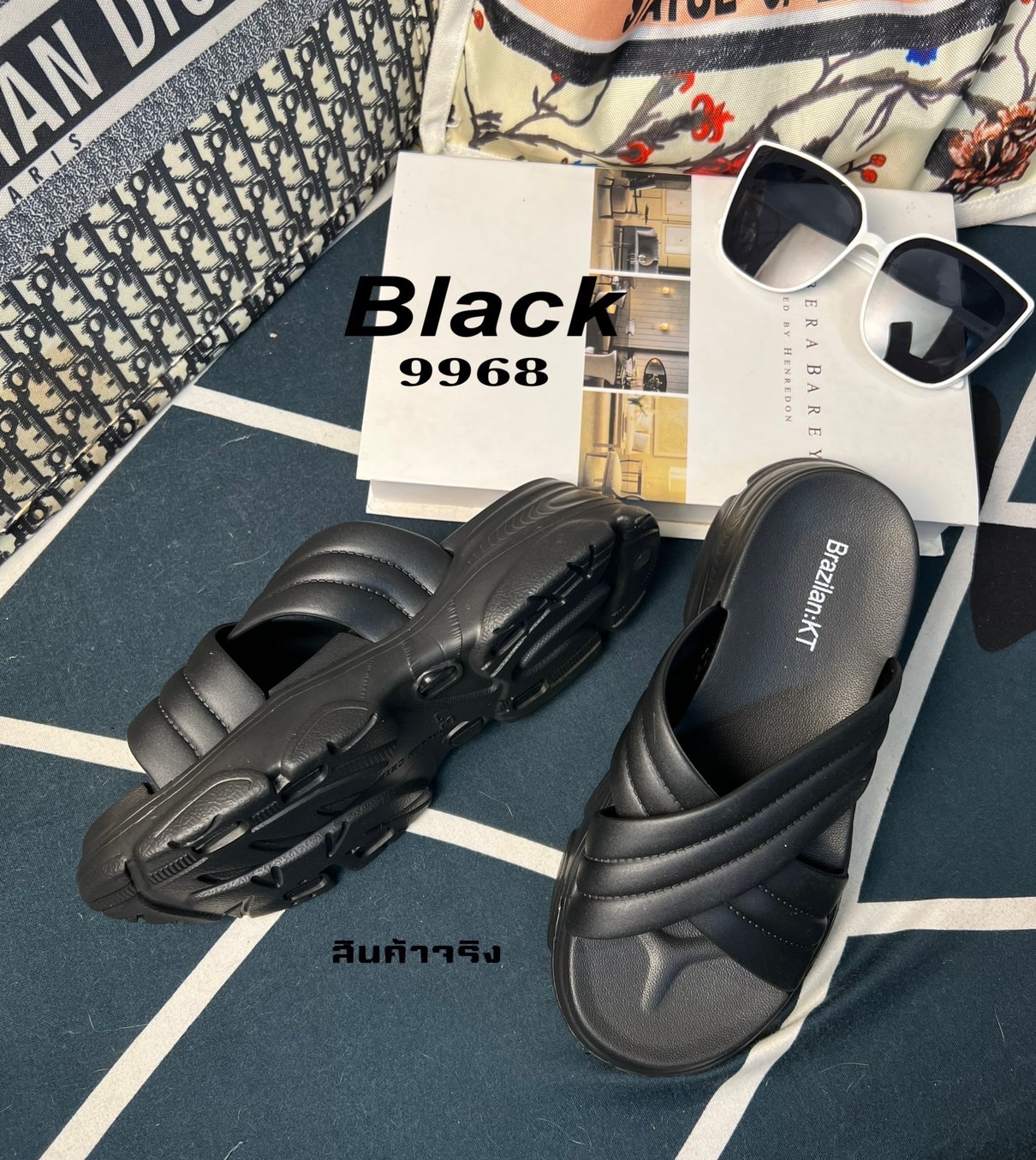 ฟังก์ชั่นที่คิดมาเพื่อให้ใส่สบายรับหน้าฝนแบบนี้ รองเท้าสวมลำลอง หน้าไขว้ โปร่งๆ โล่งๆ ที่ใส่แล้วยังดูสวย ใส่สบาย เอาไว้ประจำตัว แต่งตัวง่าย แถมราคาน่าคบหา พร้อมลุยฝนนี้ได้สบายๆ เลยจ้าา