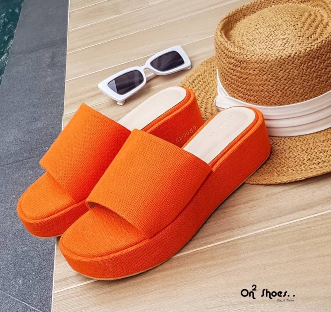 พร้อมส่ง รองเท้าทรง Tosat (โทสต์) สุดฮิต ตัวนี้ส้นและพื้นงานเกรดเทียบหลักพันได้เลยค่ะ วัสดุโฟมแข็งสำหรับทำส้นโดยเฉพาะน้ำหนักเบาใส่เดินสบาย ไม่ยุบไม่ยวบ พื้นรองอย่างดีกันลื่น ไม่สึกง่าย ตอบโจทย์สำหรับสาวๆที่ใส่เดินยืนนานๆได้ดี วัสดุตัวรองเท้าเป็นผ้าแคนวาสม