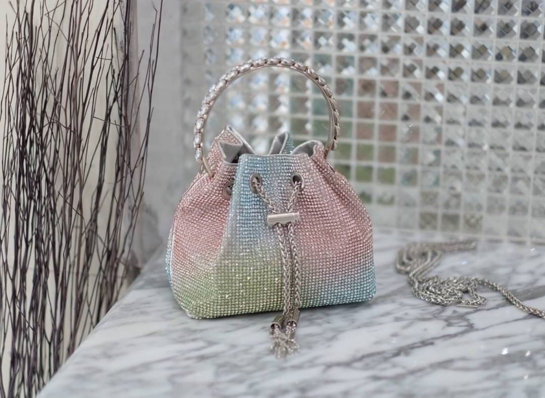 มาอีกรอบละจร้าา 💥 alexander wang ใหม่ล่าสุด เพชรมาในโทนสายรุ้งพสาเทล สีหวานมากๆๆ สวยหรูดูดี ใบนี้ต้องมี ห้ามพลาด!!!