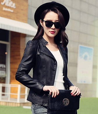 เสื้อผ้าแฟชั่นนำเข้า : เสื้อแจ็คเก็ต เสื้อหนังแฟชั่น พร้อมส่ง สีดำ คอจีน ดีเทลด้วยปกโฉบเฉี่ยว แต่งกระเป๋าหลอกด้วยซิบรูด สุดเท่ห์ รายละเอียดเพิ่มเติม : หนังเนื้อนิ่มหน้าใส่ แต่งผ้าซับใน