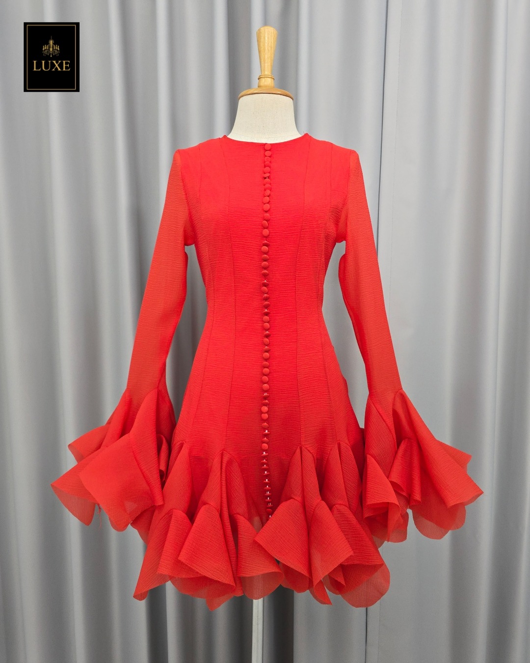 เดรสแฟชั่น เดรสกระโปรงสั้น เสื้อคอกลมแขนยาว ตีเกล็ดเข้ารูป