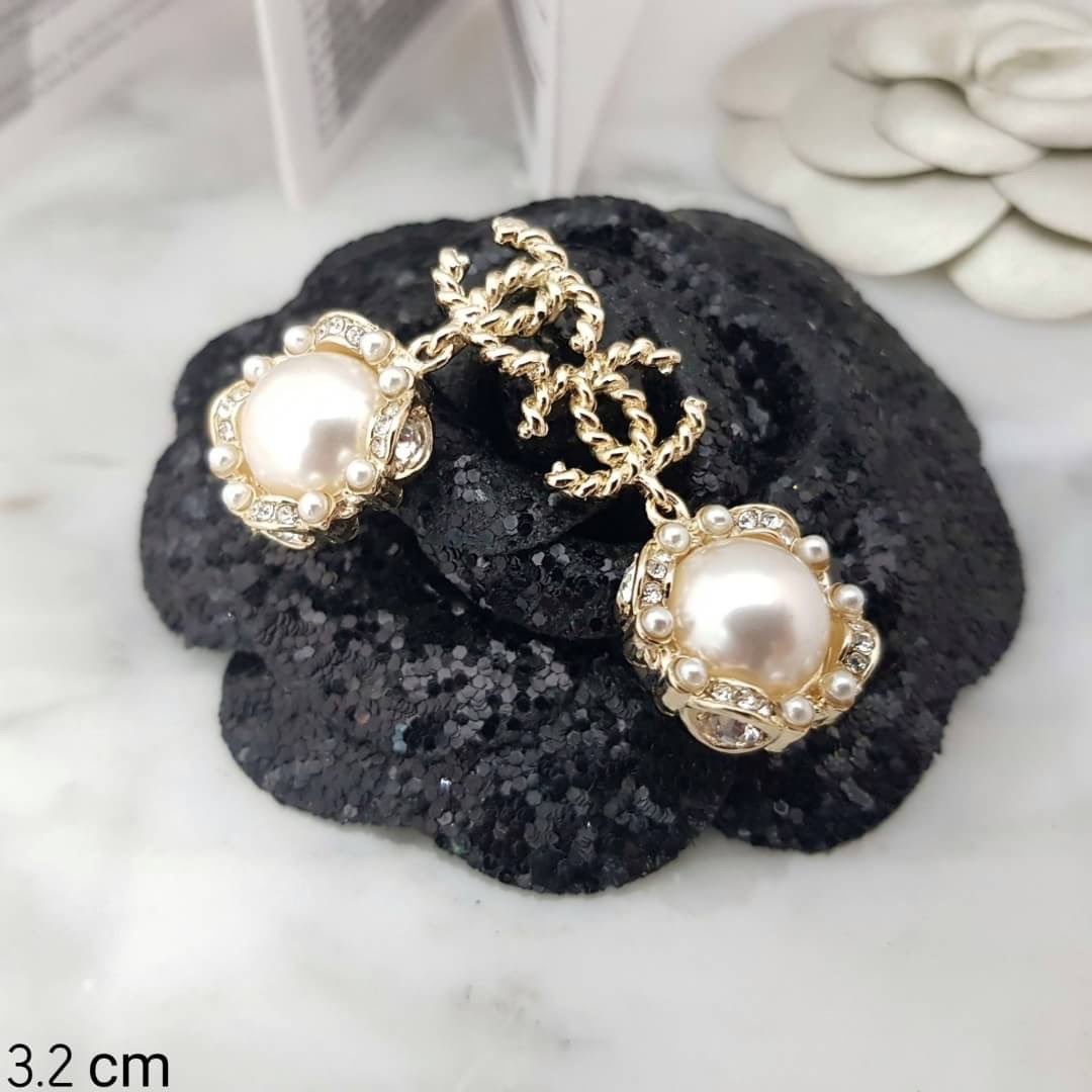 ต่างหู Chanel งานฝังเพชร CZ ใส่ออกมาน่ารักสุดๆ ค่ะ งานเกาหลี ตัวเรือนสีทองสวยมาก