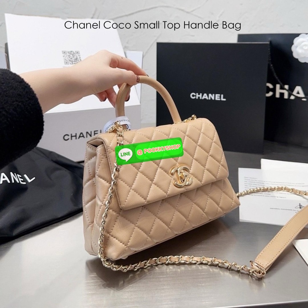 CHANEL Coco Small Top Handle Bag กระเป๋าสะพายสุดคลาสสิค สวยหรูพร้อมมือจับในตัว อะไหล่ทองสวยมาก มาพร้อมกล่อง อปก ครบเซ็ท รอบนี้จัดราคาพิเศษสุดคุ้มค่ะ โดดเด่นและดูแพง ไม่อยากให้พลาดเลยน้า