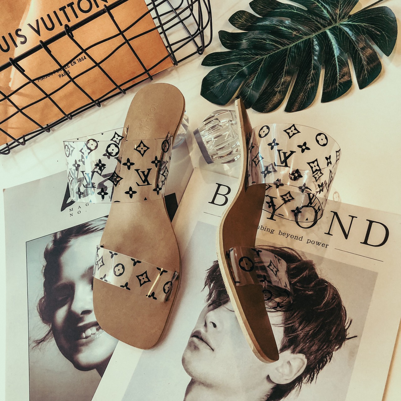 ไม่มีไม่ได้จริงๆๆ ❤️new collection❤️ รองเท้าส้นแก้ว พิมพ์ลาย LV งานดีไซน์ด้วย หรูหรา ใส่แล้วดูแพงดูดีมากคะๆ