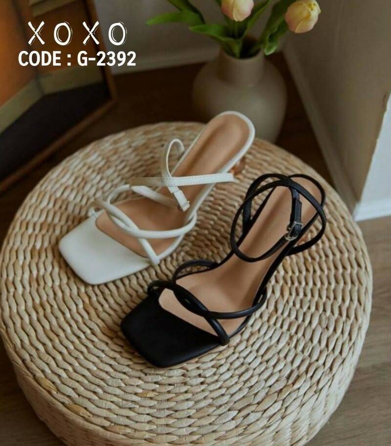 สินค้าพร้อมส่ง Style : เกาหลี คัชชูสวม นุ่ม ใส่สบาย สวมใส่ง่าย แมทส์ชุดได้หลากหลาย ดีเทลดูแพงส้นกลม 2 ชั้น สวย ดูแพงเกินราคามากคะ วัสดุหนัง PU