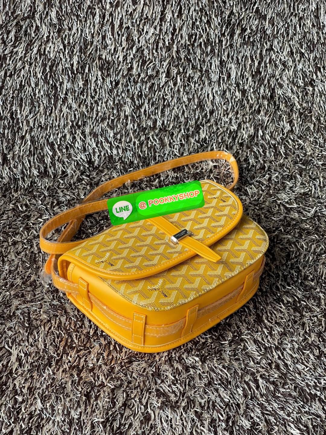 💕 Goyard belvedere pm แบรนด์ดังจากฝรั่งเศส เรัยบหรูแต่ดูสง่า สะดุดตาด้วยลายเฉพาะตัว วัสดุที่นำมาตัดเย็บกระเป๋าเป็นวัสดุผ้าใบ Canvas ที่มีชื่อเรียกว่า “Goyardine” ซึ่งเป็นผ้าใบที่เป็นการผสมผสานระหว่างผ้าฝ้าย (Cotton), ผ้าลินิน (Linen) และ ผ้าป่าน (