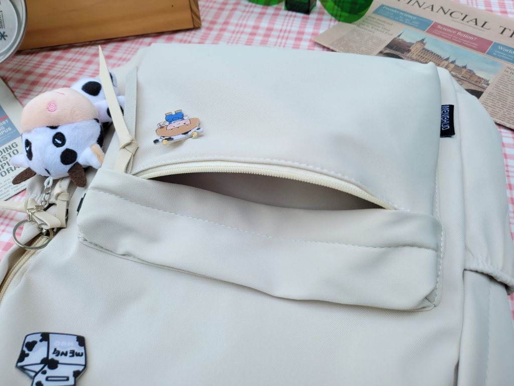 รุ่นใหม่ พร้อมส่ง!!!!!!! Angus backpack ต้อนรับปีวัวกับเป้น้องวัวแองกัส รุ่นนี้แถมฟรี! เข็มกลัด3ชิ้นตามภาพ และพวงกุญแจตุ๊กตาวัวทุกใบ