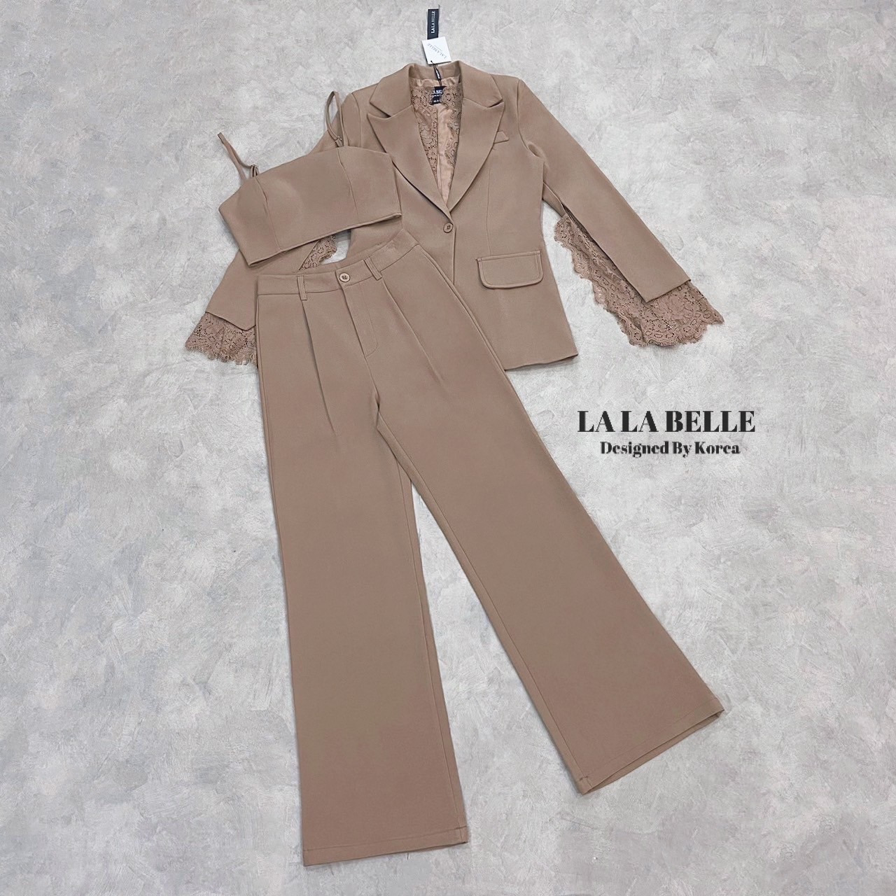 ชุดเซทแฟชั่น เซต 3 ชิ้นผ้าสูทอัดกาวอย่างดีผ้าดีทรงสวย เสื้อครอปสายเดี่ยว เสื้อสูทคอปกแขนยาว เกงขายาว