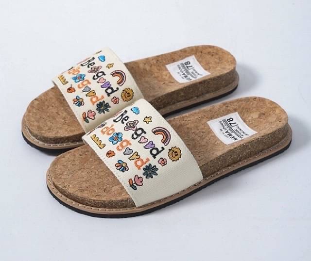 พร้อมส่ง👠👠รองเท้าแตะสวม ผ้ายีนส์ปักสวยๆ พื้นดีมากกก น้ำหนักเบา งานใส่สบาย ไม่เจ็บเท้า