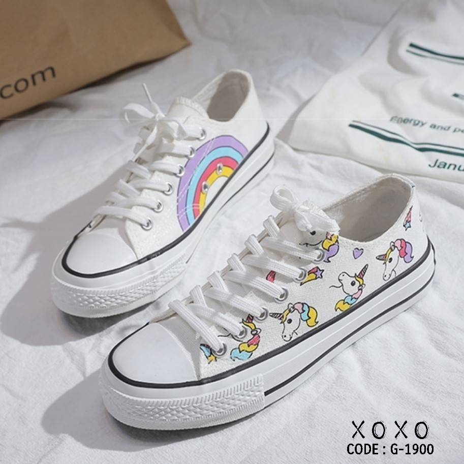 สินค้าพร้อมส่ง Little Pony ผ้าใบ งานน่ารัก สาวก Little Pony ไม่ควรพลาด งานขายดี สวมใส่สบาย กว้าง ไม่บีบหน้าเท้า ส้นเสมอ มีรูร้อยเชือดด้านบน ปรับกว้างกระชับได้ แมทส์ชุดง่าย ใส่แล้วน่ารักเลย เก๋ เก๋ วัสดุเป็นผ้าแคนวาส เป็นสกีนเนื้อลึก ทำความสะอาด ซักได้ปกติ