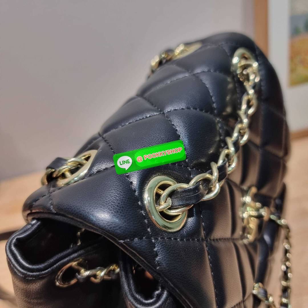 Hot item! Chanel duma backpack กระเป๋าเป้ ไซส์น่ารัก ไอเท็มยอดฮิตจากเคาน์เตอร์ dutyfree รูปทรงทันสมัย วัสดุหนังแกะสัมผัสนิ่ม ดีเทลความสวยมากมาย ทั้งสายรูดเก็บปาดกระเป๋า หรือจะช่องเปิดด้านหน้า ก็ดูหรูไปหมด ภายในโล่งกว้าง ใส่ของสำคัญได้ครบ สายสะพายปรับได้ตา