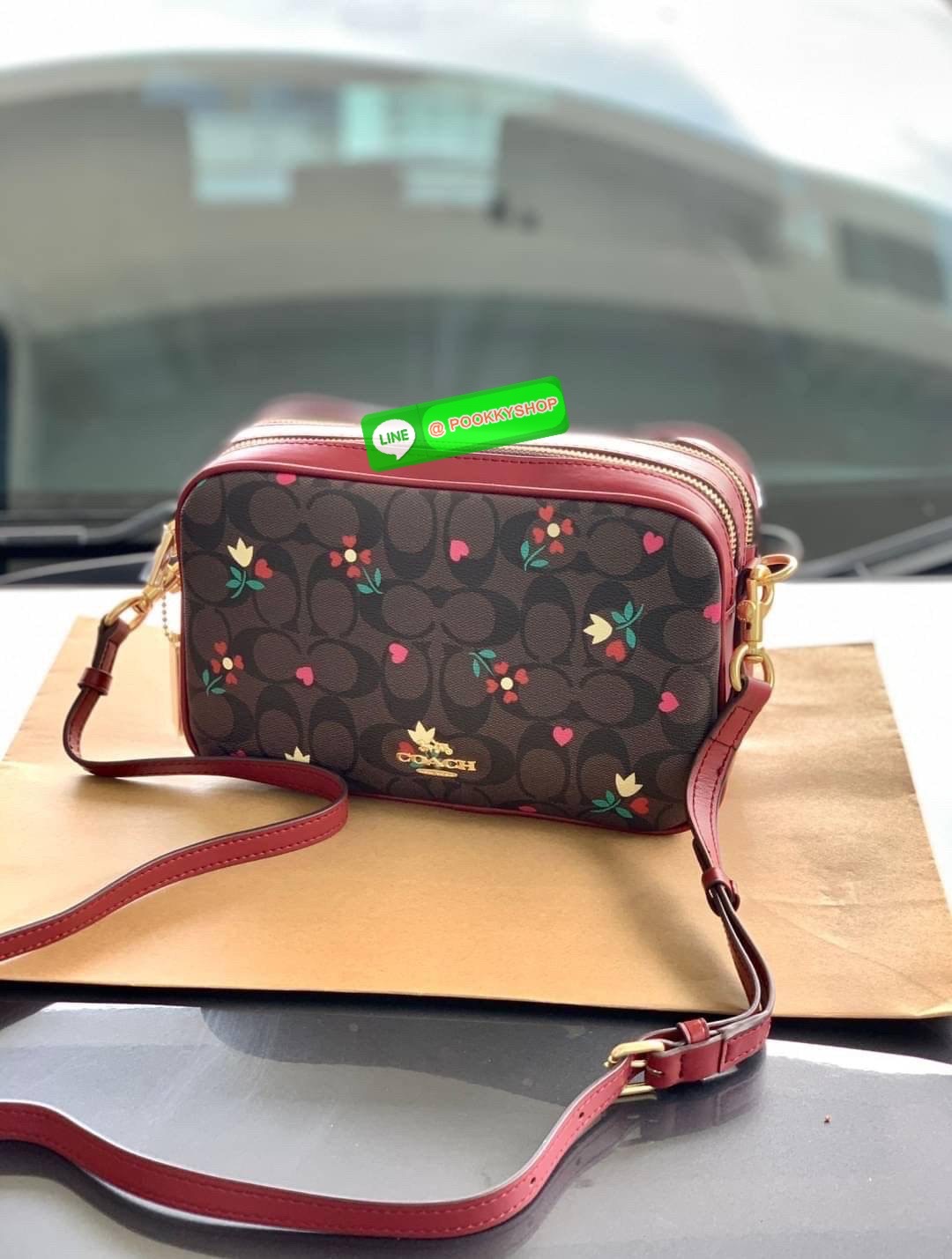 COACH JES CROSSBODY IN SIGNATURE CANVAS WITH HEART PETAL PRINT((C7617)) พร้อมส่งที่ไทยค่ะ! กระเป๋สะพายครอสบอดี้ร์ หนังแท้แคนวาสเคลือบลาย ทั้งใบปริ้นล์ลายดอกไม้หัวใจ สวยหวาน ละมุนหมากๆค่ะ เปิด-ปิดกระเป๋าแบบ2ช่องซิปหลัก ภายในสามารถใส่สัมภาระได้เยอะ ช่องกว้า